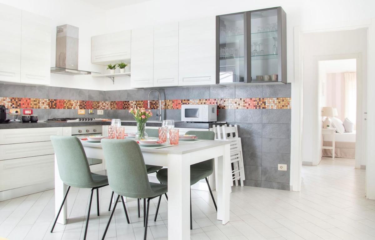 Three-bedroom With Private Terrace - Anagnina Appartamento