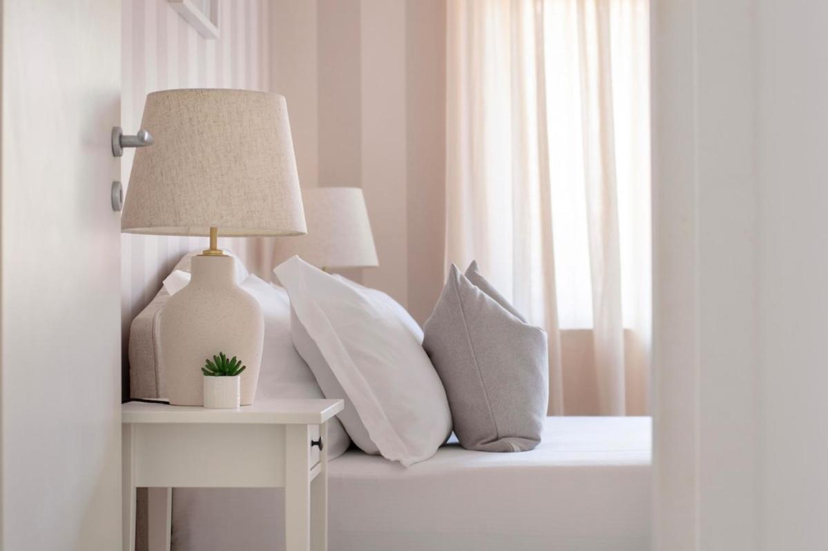 Three-bedroom With Private Terrace - Anagnina Appartamento