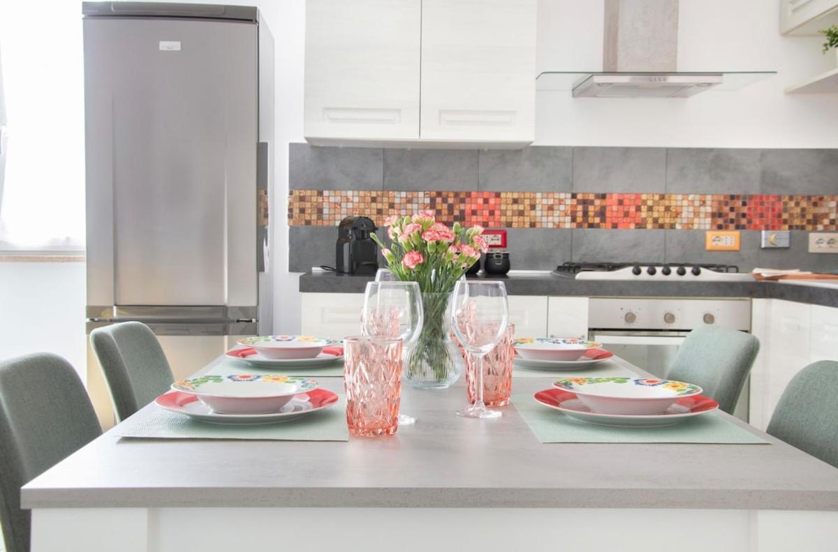 Three-bedroom With Private Terrace - Anagnina Appartamento Roma