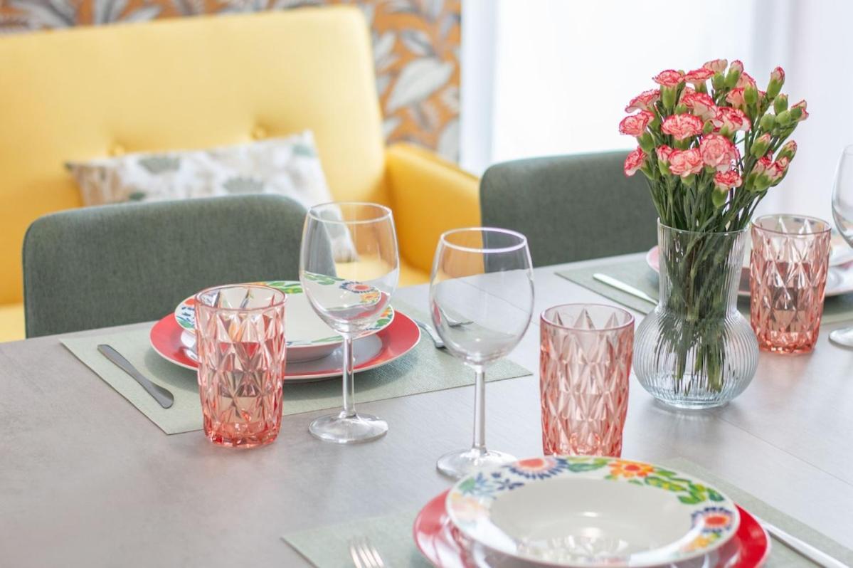 Three-bedroom With Private Terrace - Anagnina Appartamento