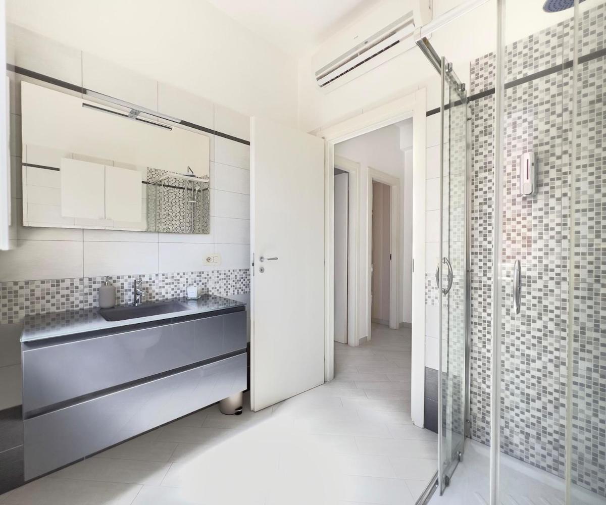 Apartment Three-bedroom With Private Terrace - Anagnina *