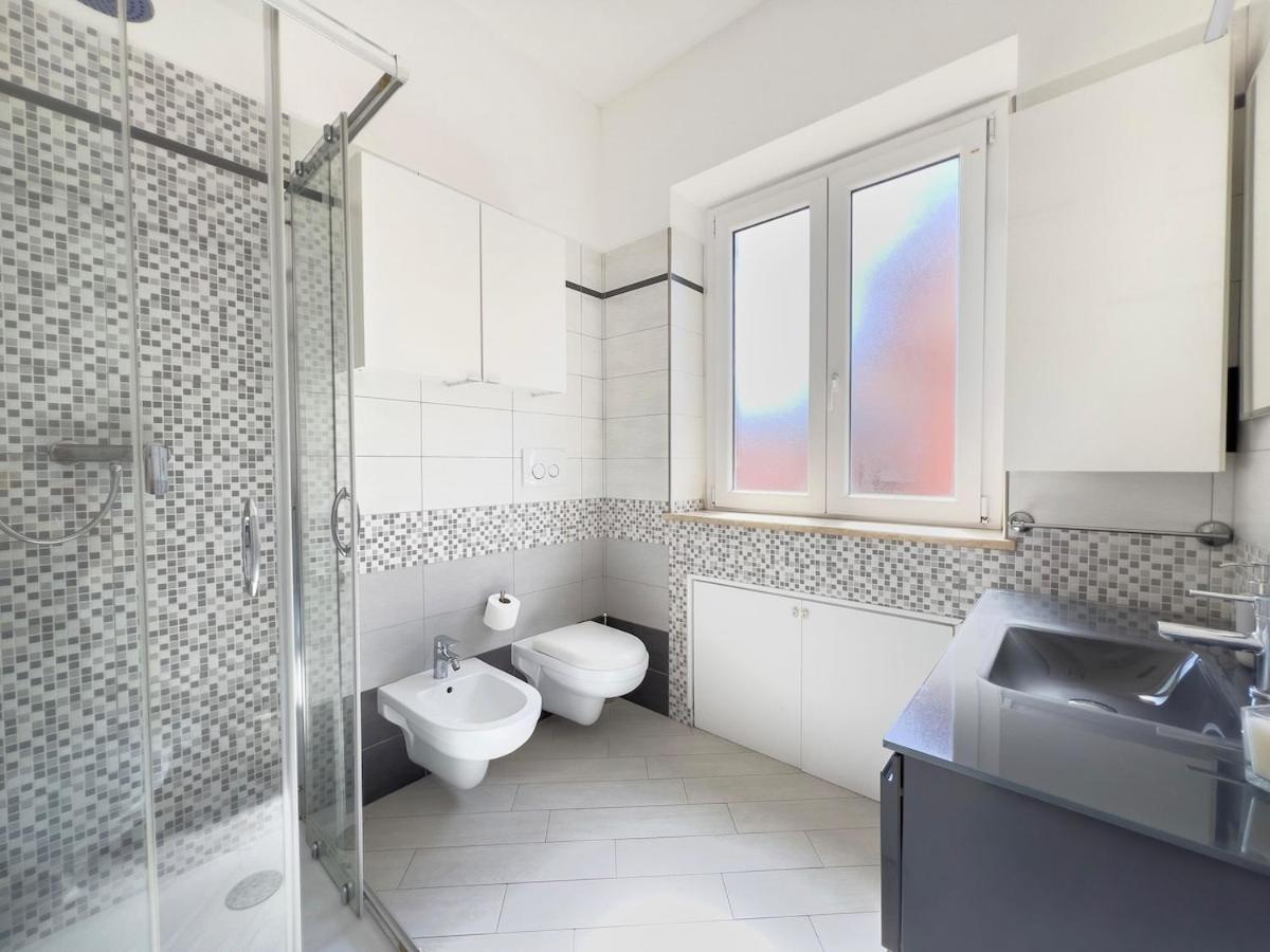 Three-bedroom With Private Terrace - Anagnina Appartamento Roma