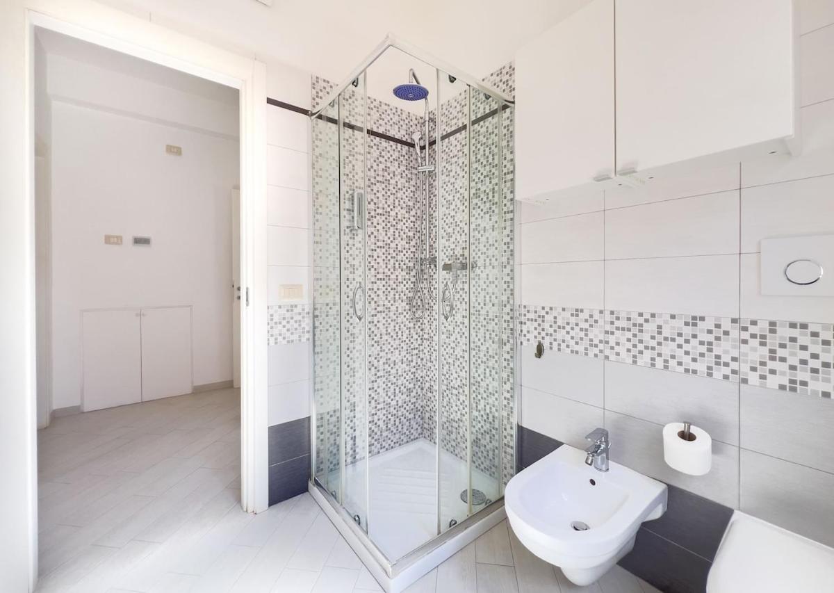Three-bedroom With Private Terrace - Anagnina Appartamento Roma
